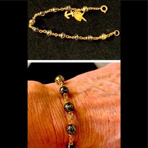 Bracelet black & gold bead link fashion w/charms